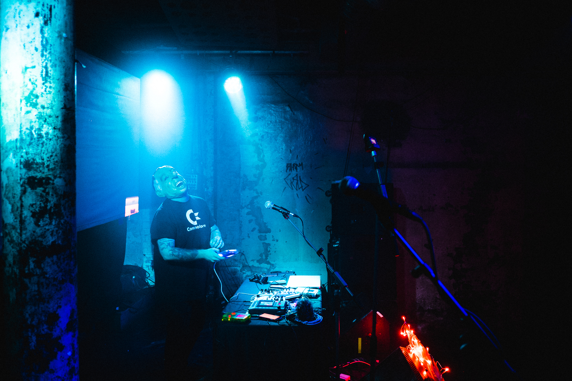 Unexpected Bowtie, Stereo-21.jpg